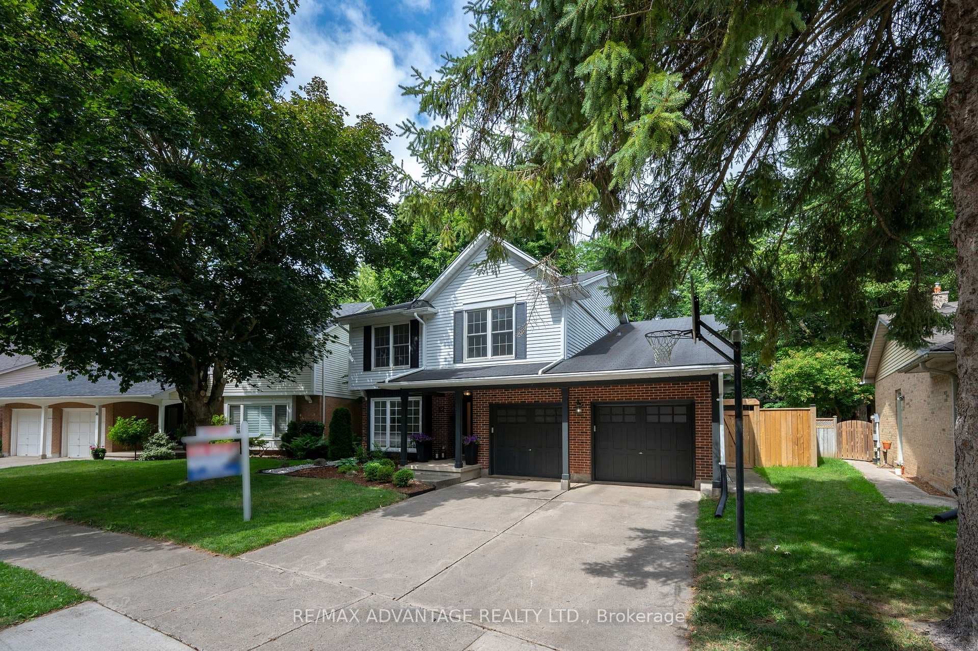 12 Spencer Crescent photo 2