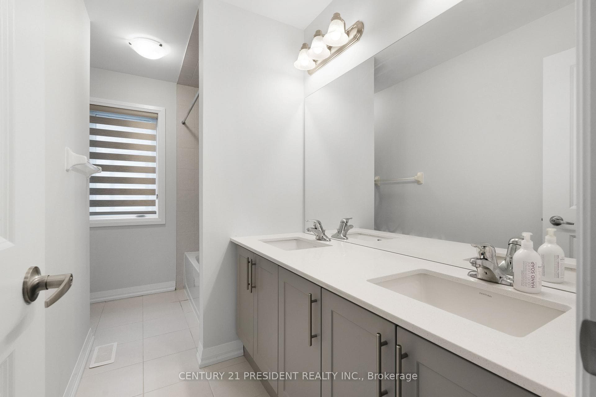 727 Sobeski Avenue photo 22