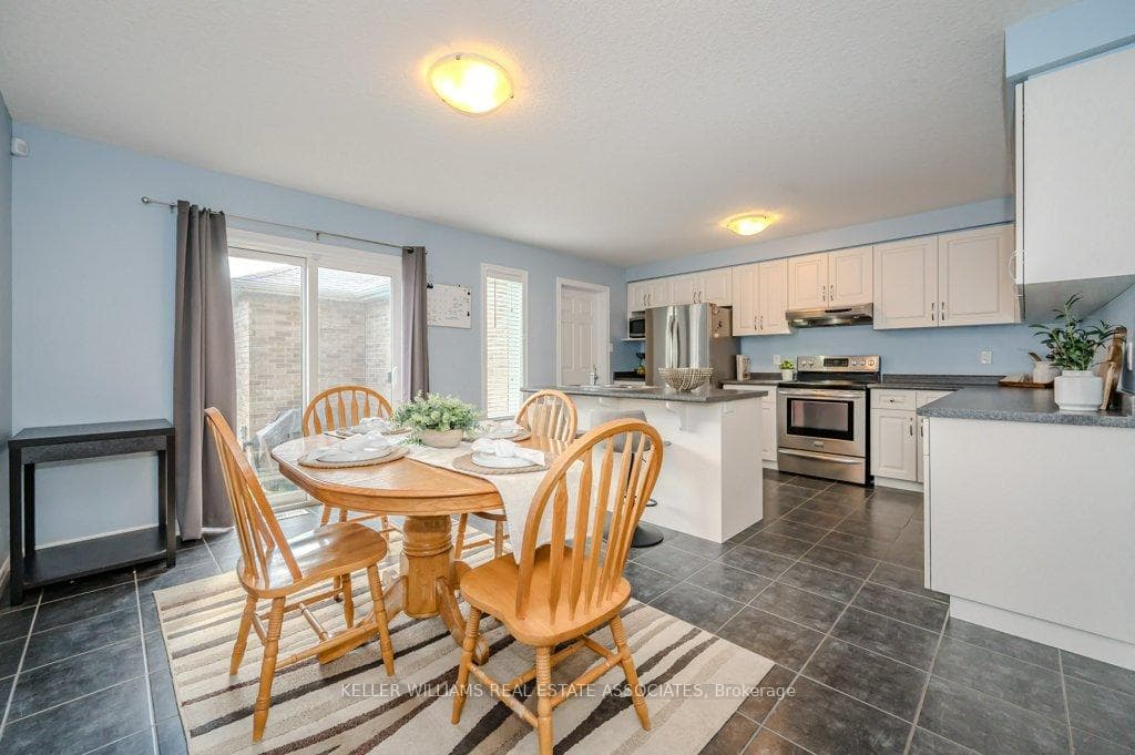 690 Victoria Road photo 6