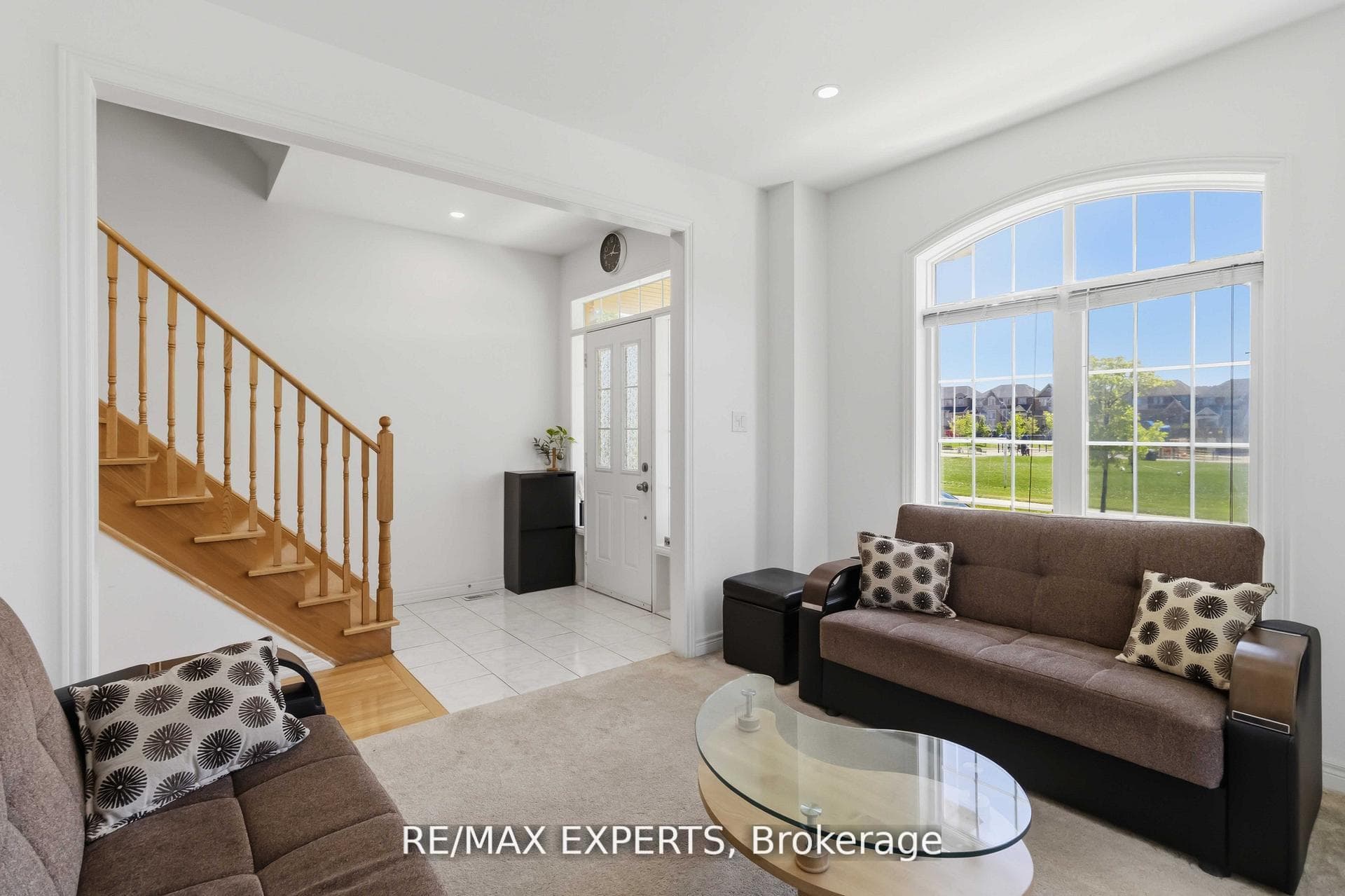 245 Isaac Devins Boulevard photo 8