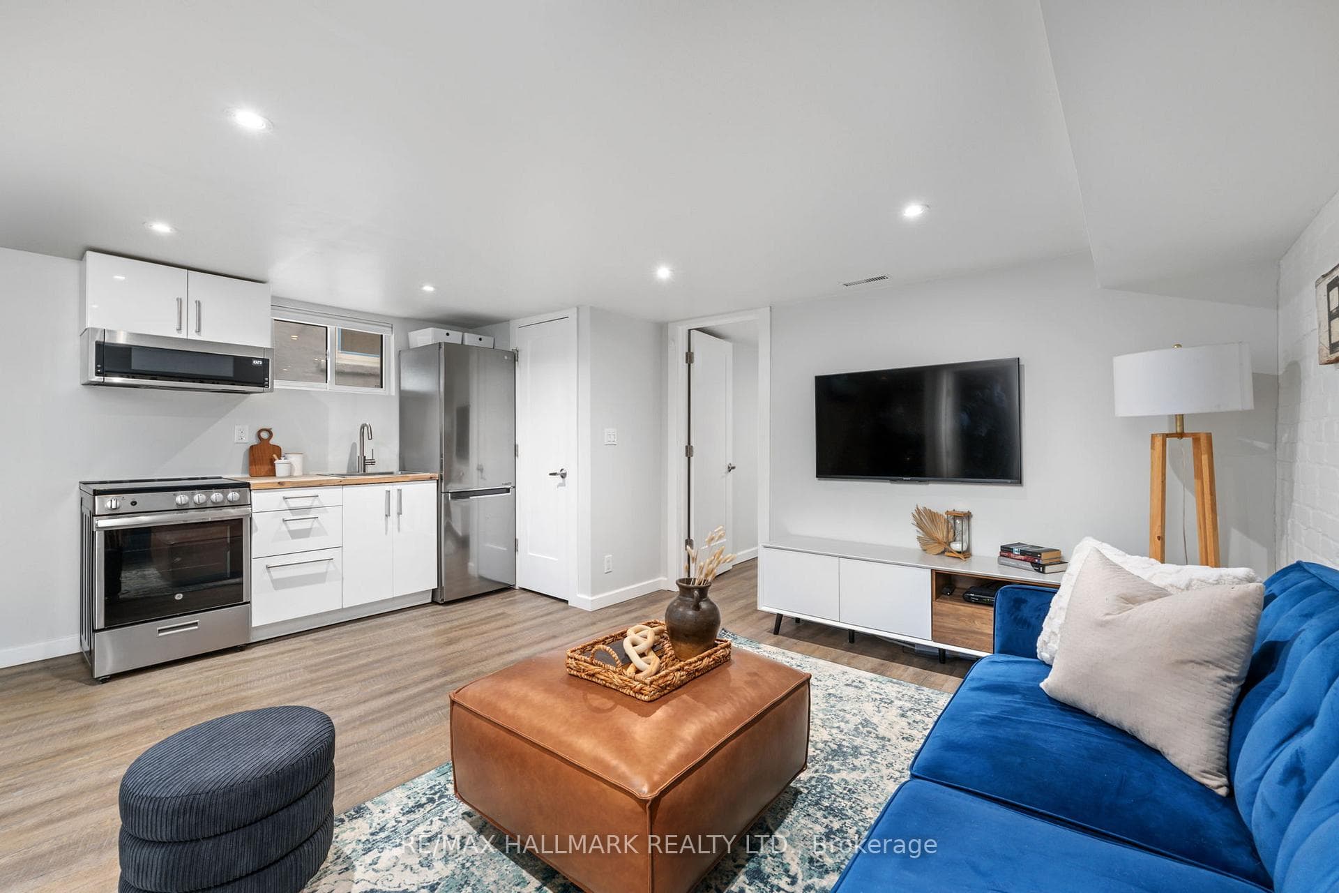 424 Kingston Road photo 30