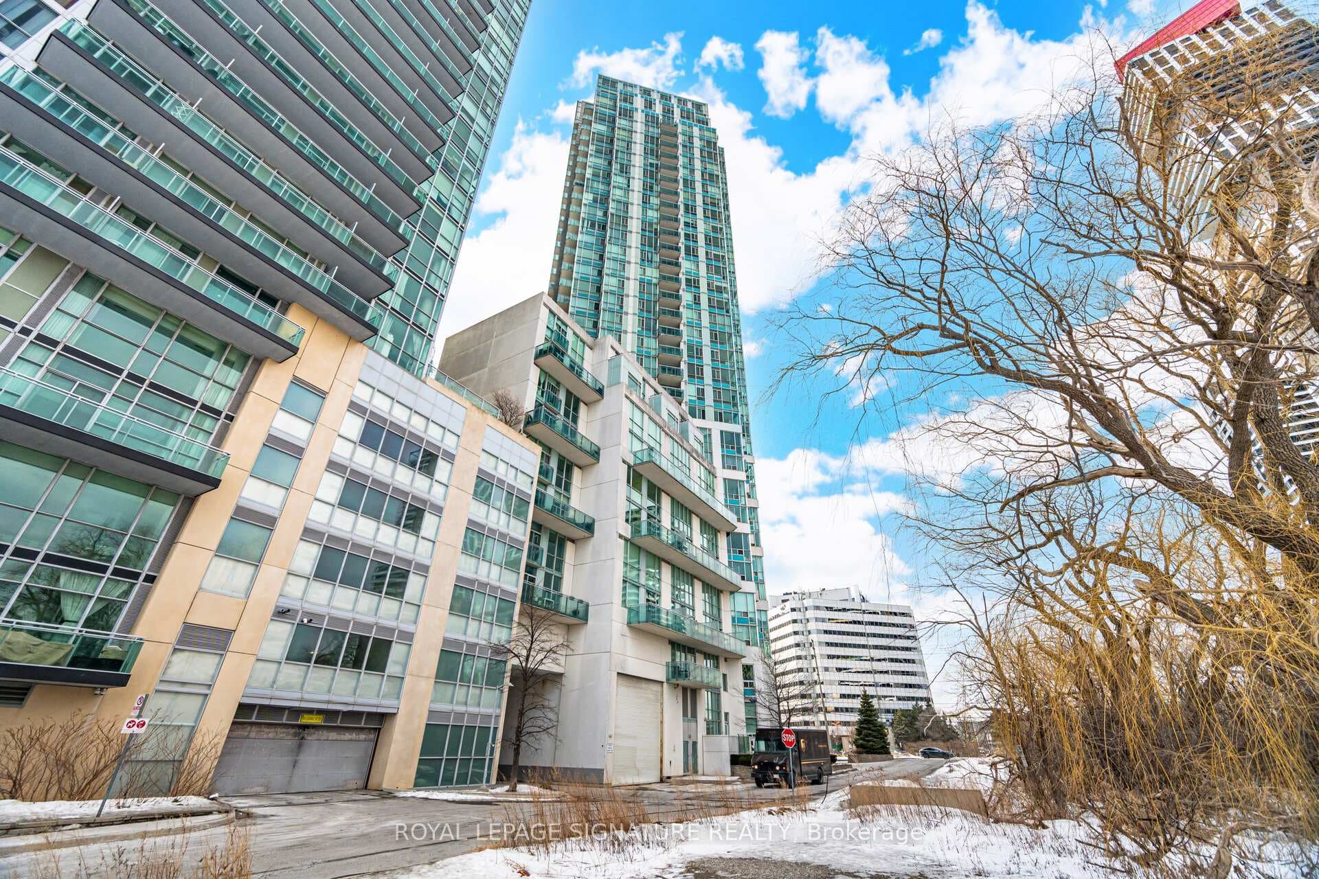 220 Burnhamthorpe Road Unit 1507 photo 50