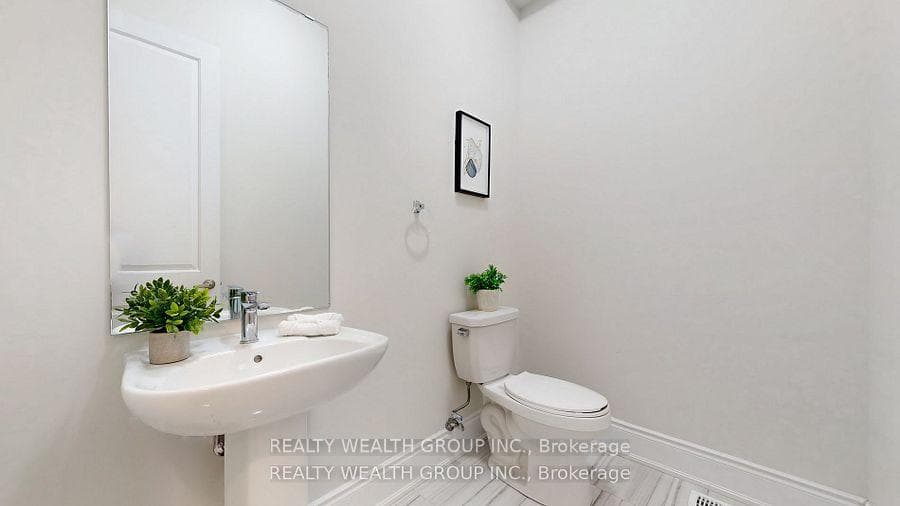 2421 Irene Crescent photo 15
