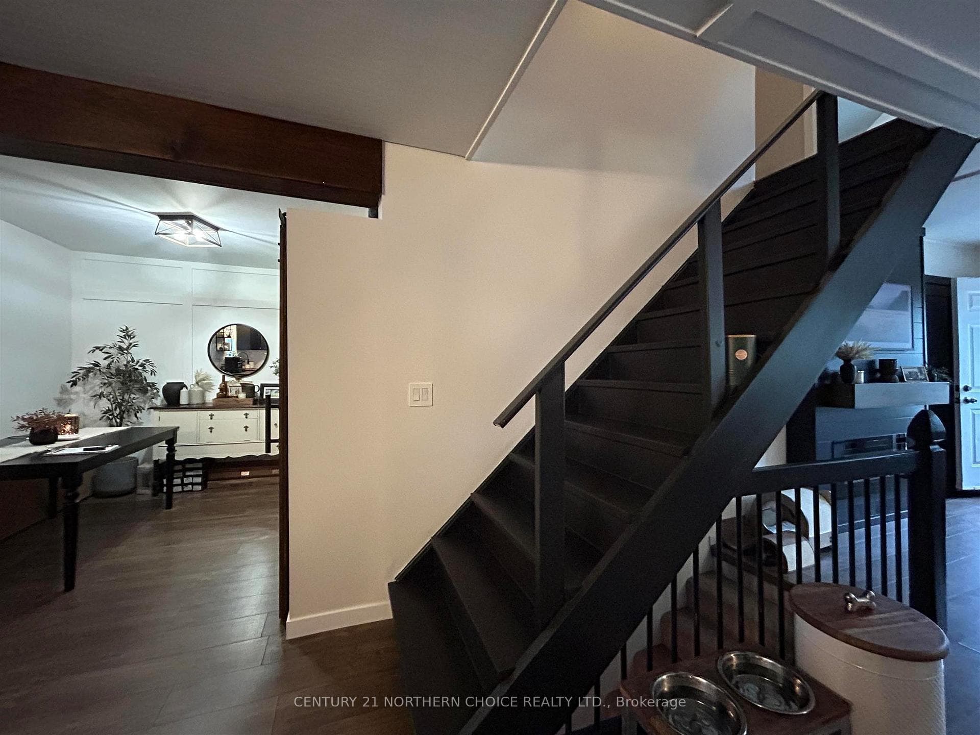 907 SMITH Avenue photo 8
