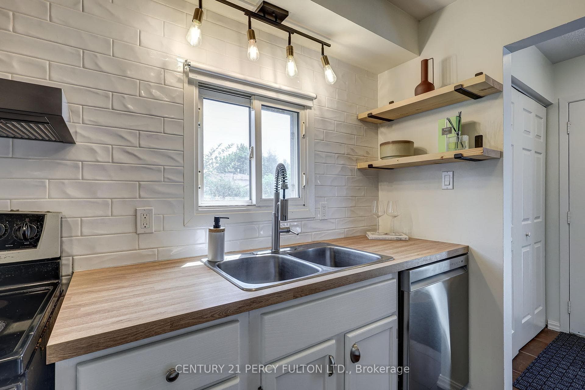 132 Sundridge Crescent photo 16