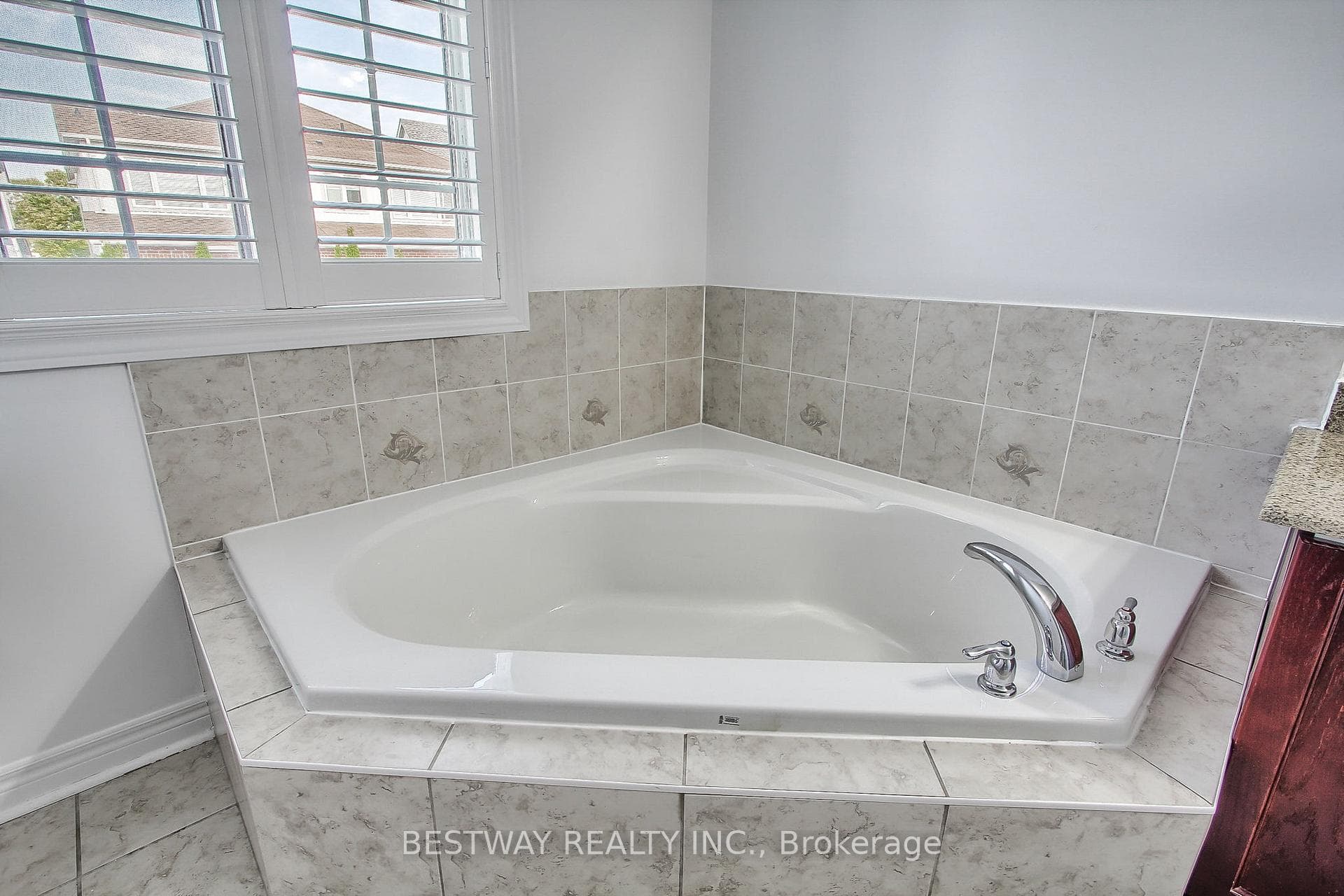 53 Taverner Crescent photo 28