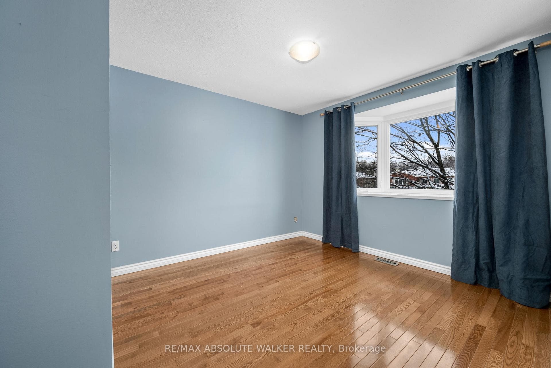1849 Montereau Avenue photo 28