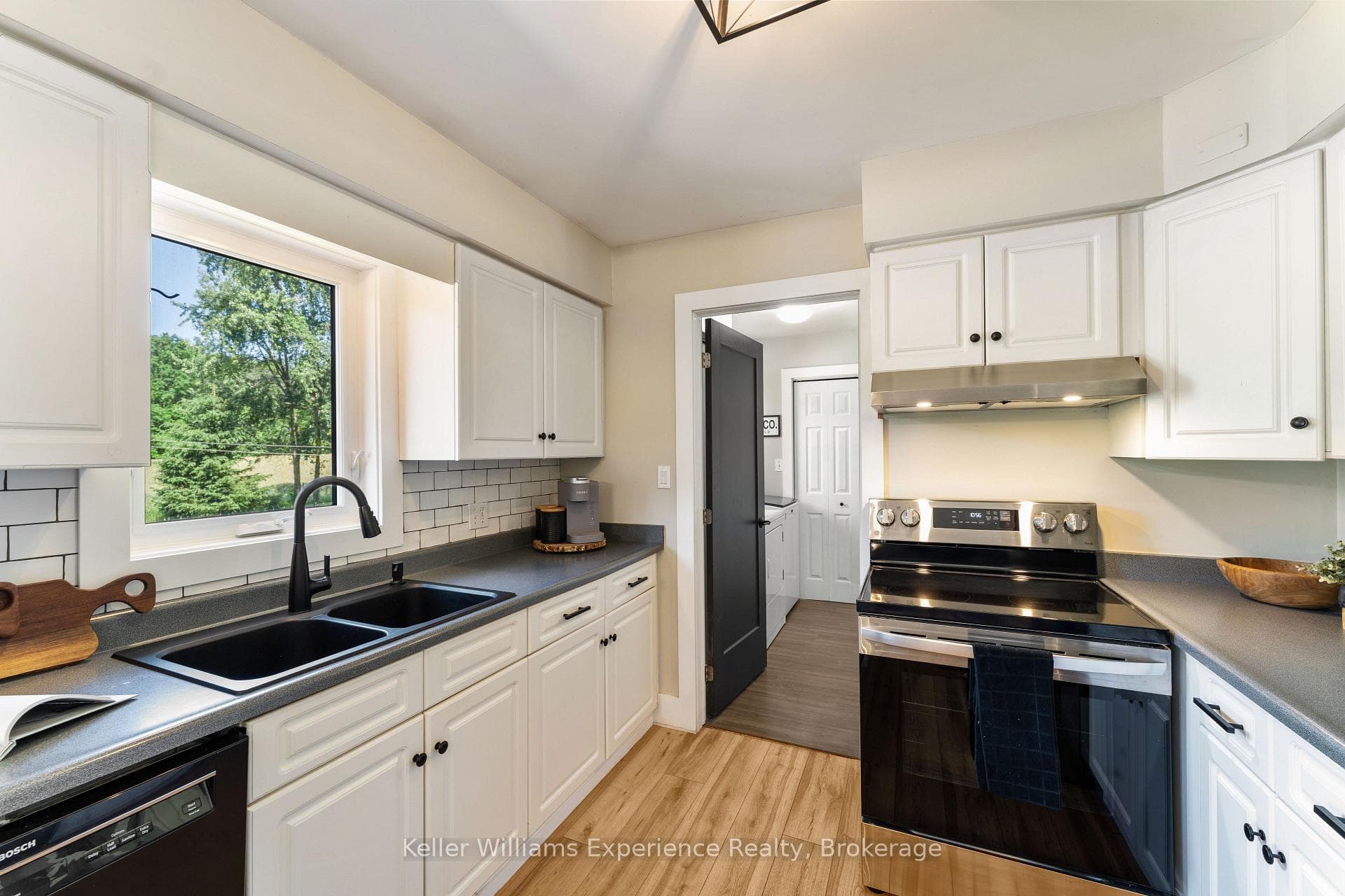 110 Mary Avenue photo 13