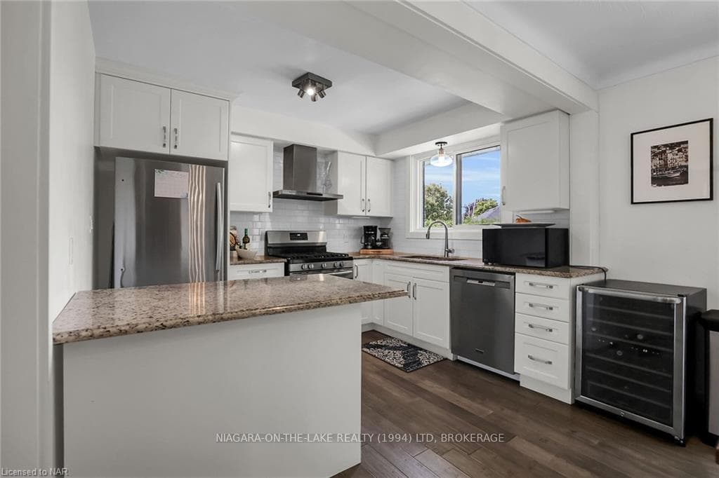 8 UPPER CANADA Drive photo 12