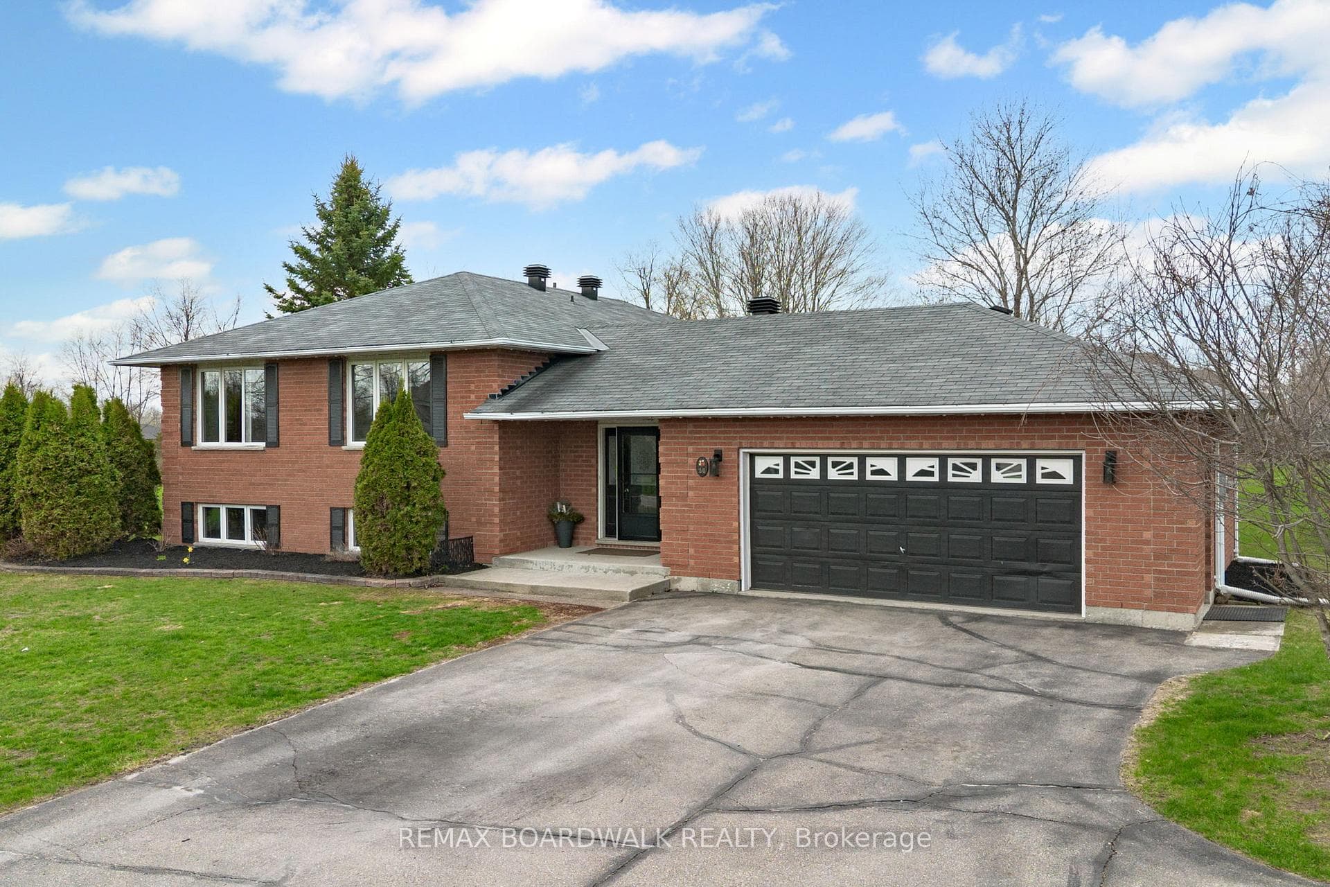 14 Davis Lane photo 1