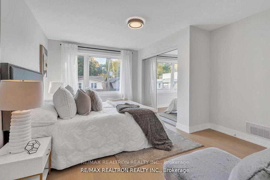 254 Hastings Avenue photo 18