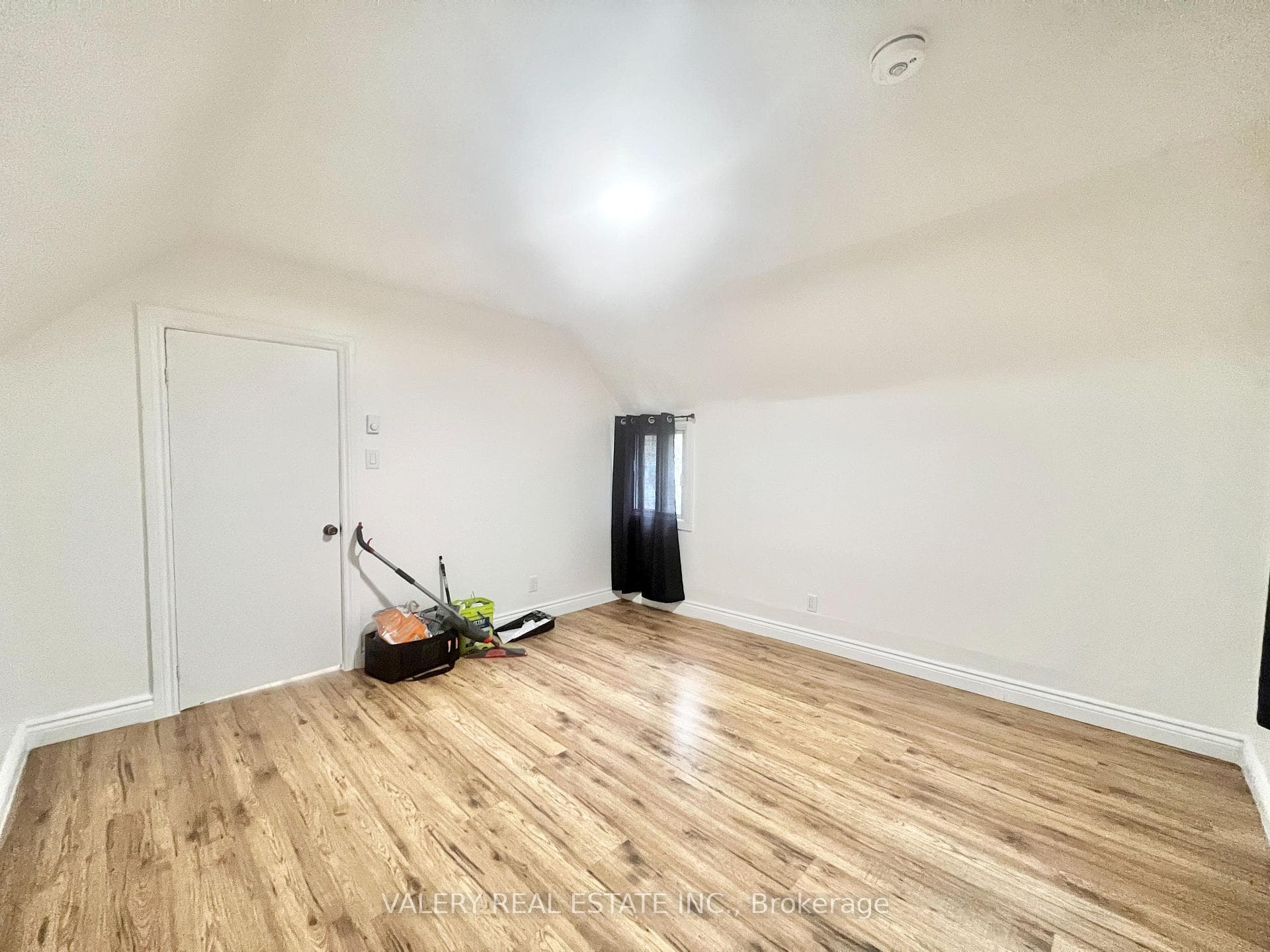 67 Queen Mary Street Unit B photo 11