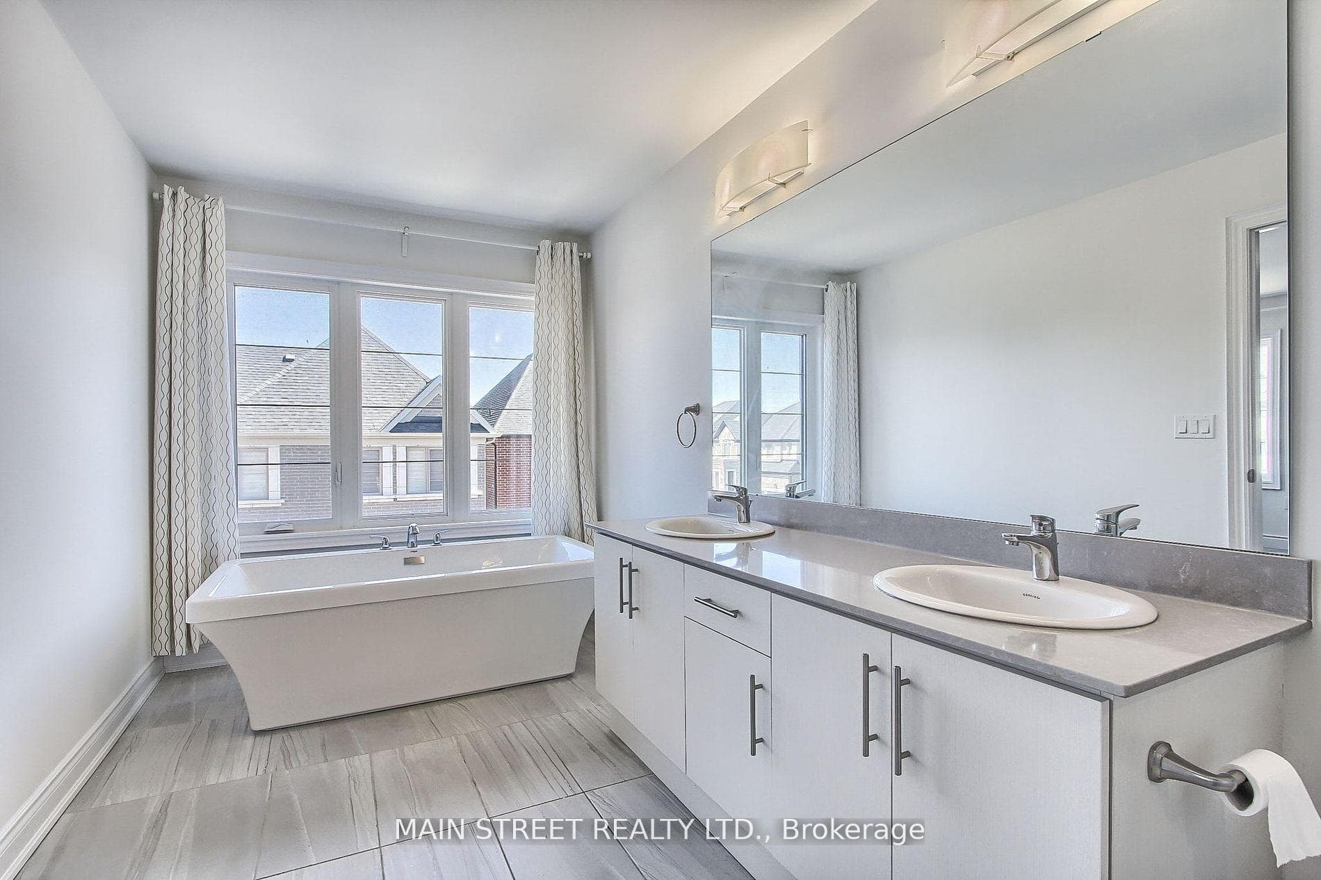 1492 Blackmore Street photo 29