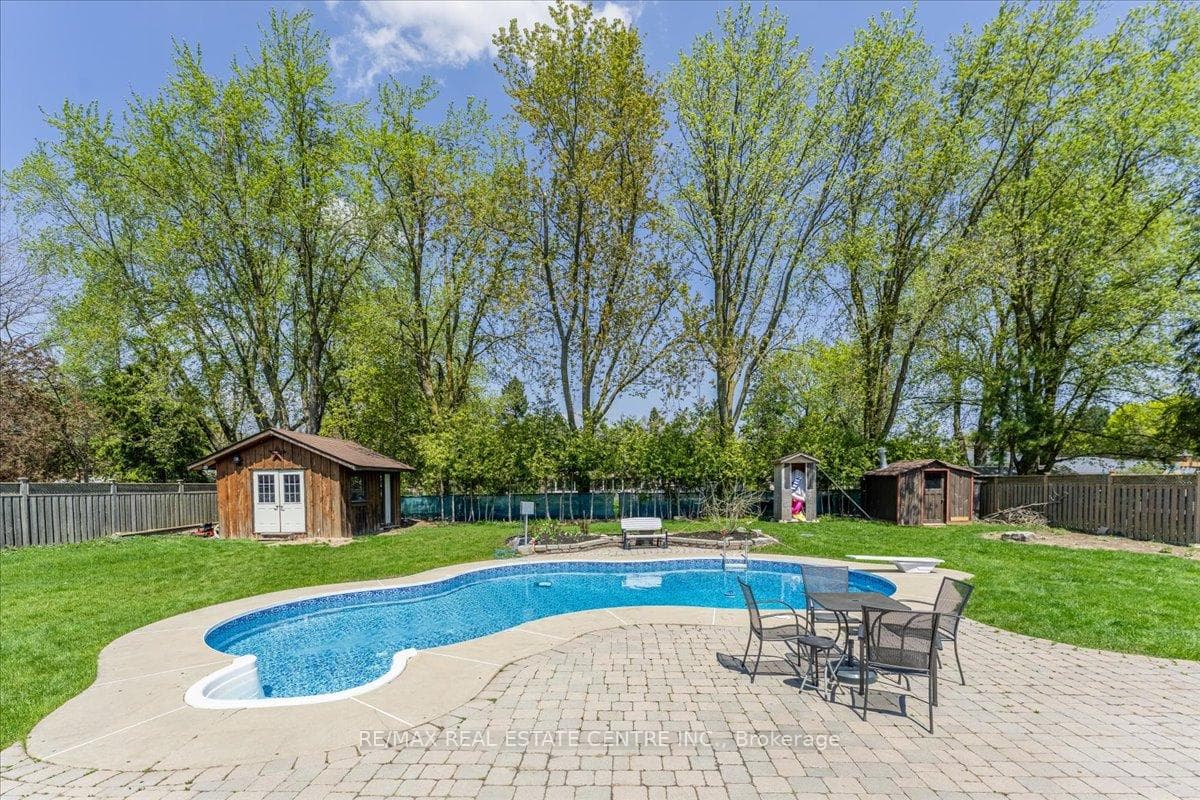 6 Maple Grove Road photo 36