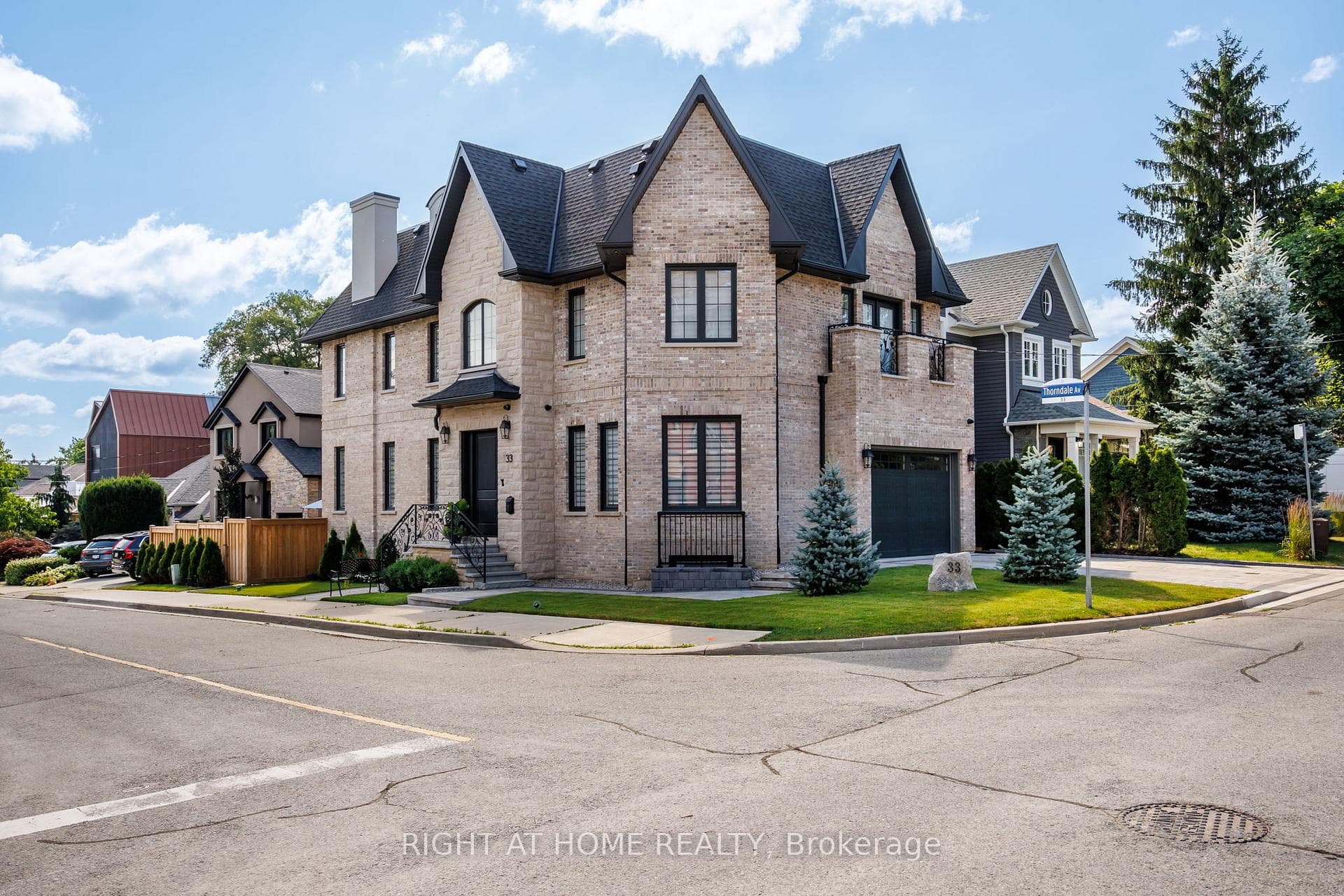 33 Thorndale Avenue photo 2