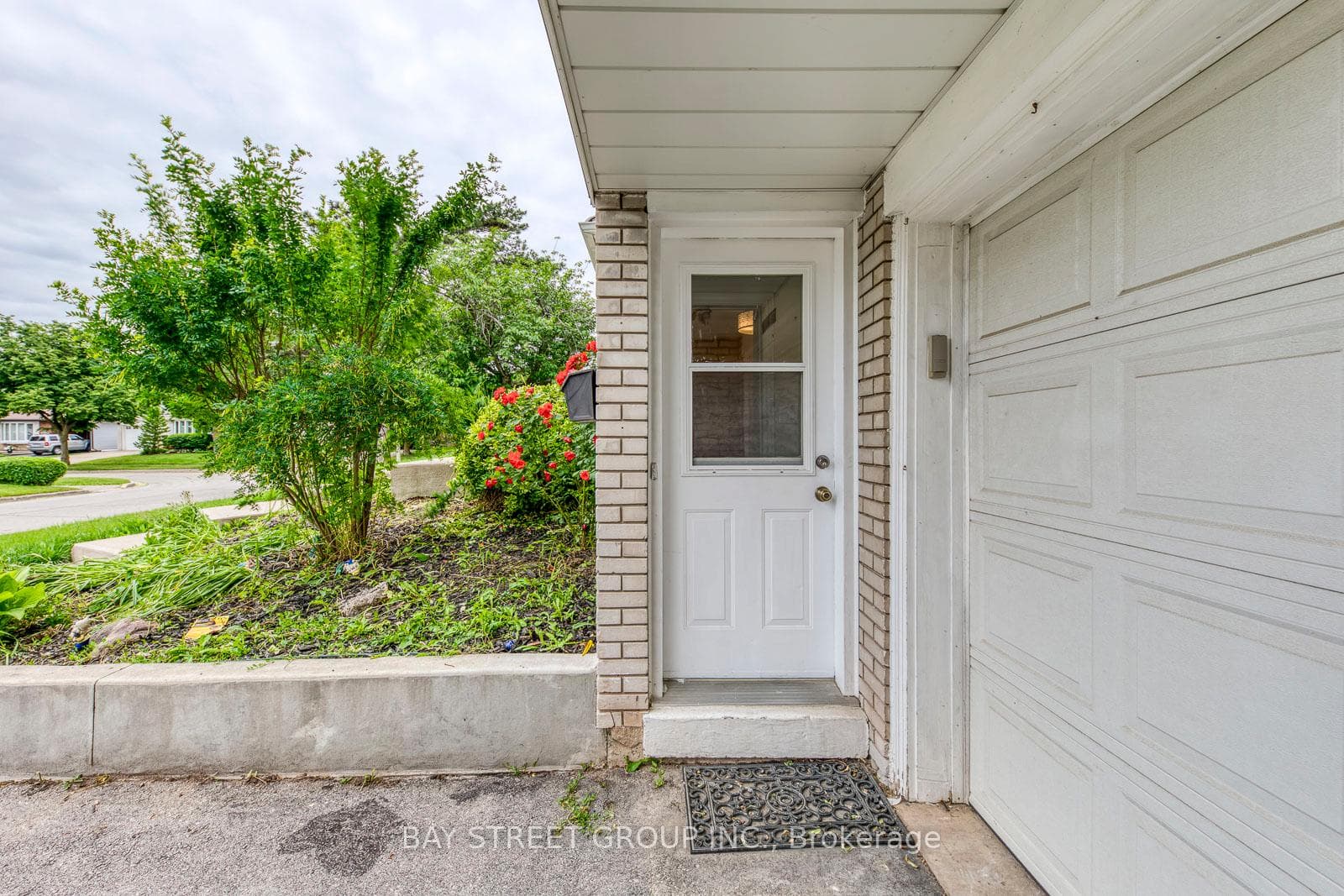 4351 Dublin Cres Crescent photo 1