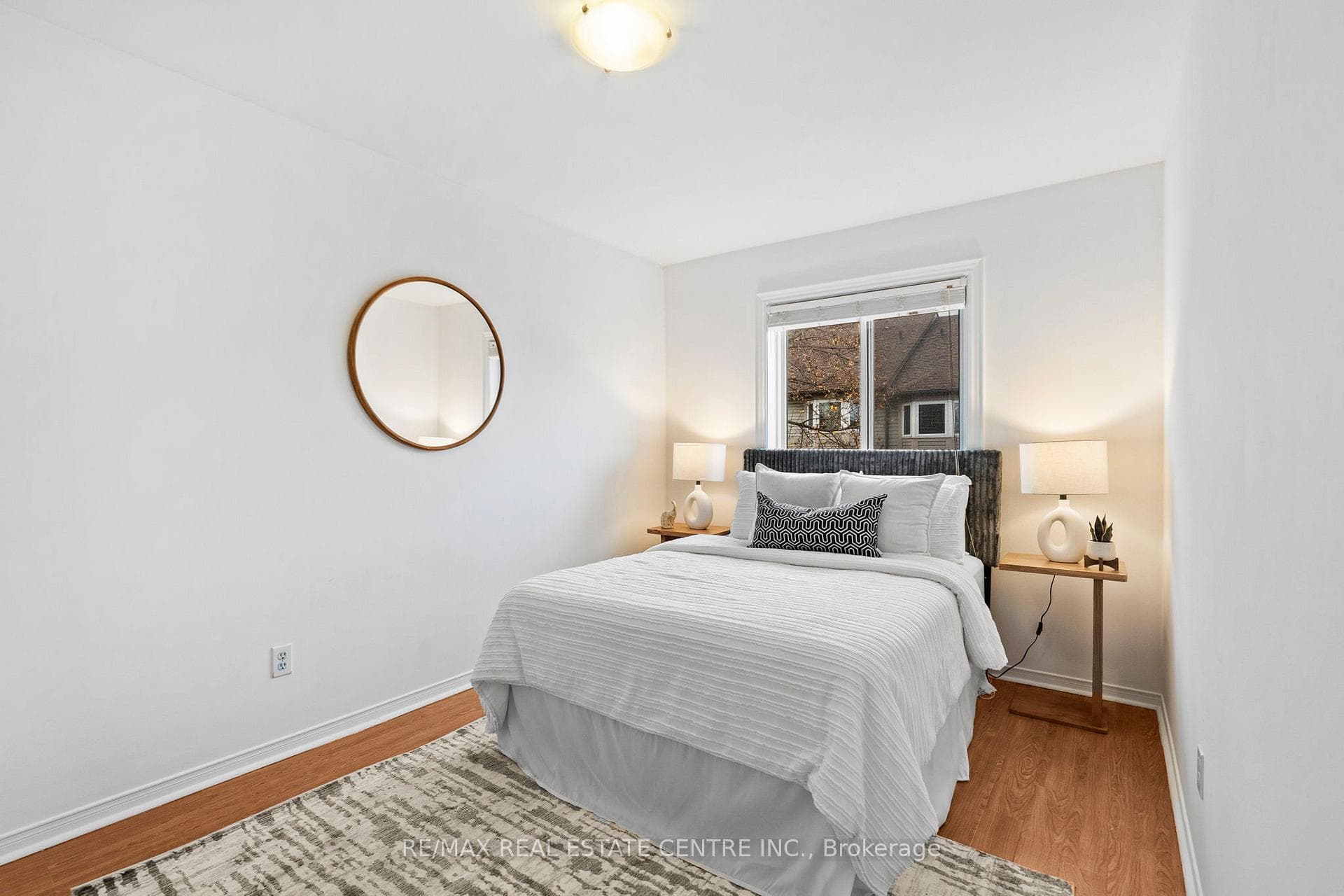 527 Ravenstone Court photo 26
