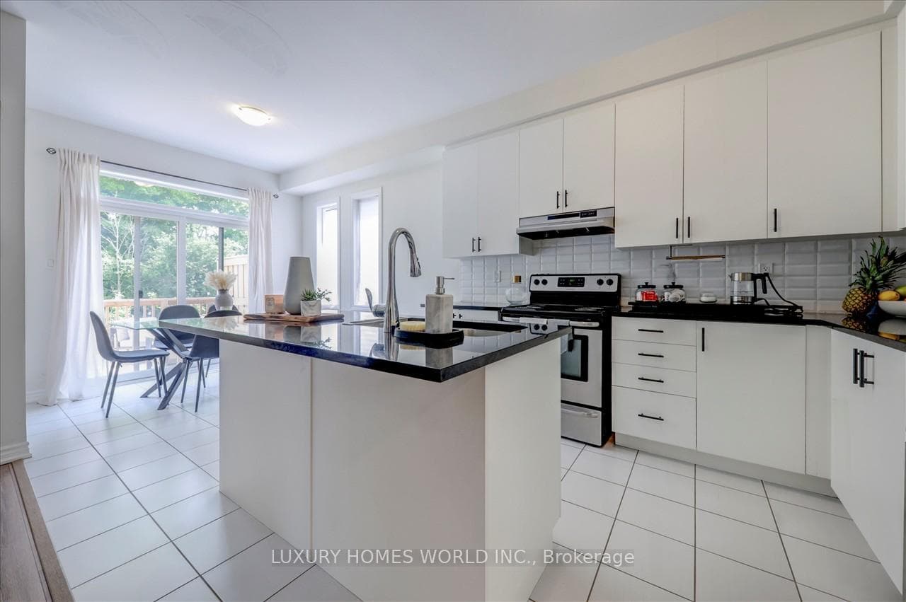 85 Hickling Lane photo 11