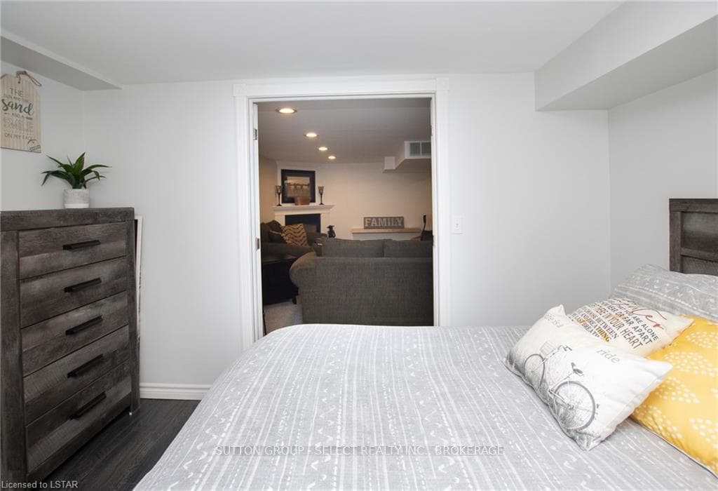 29 MONTEREY Crescent photo 29