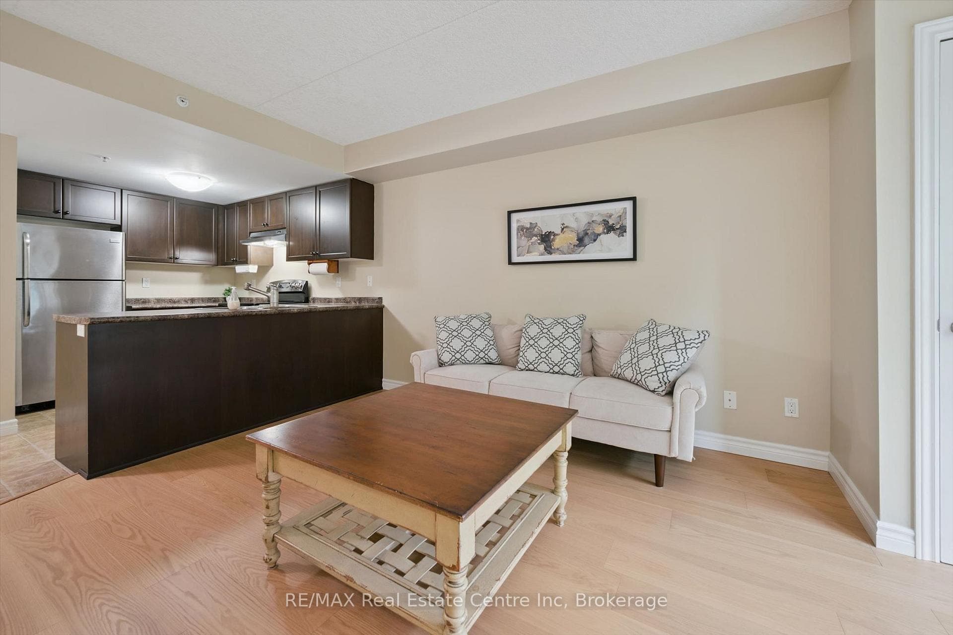 645 St David Street Unit 302 photo 14