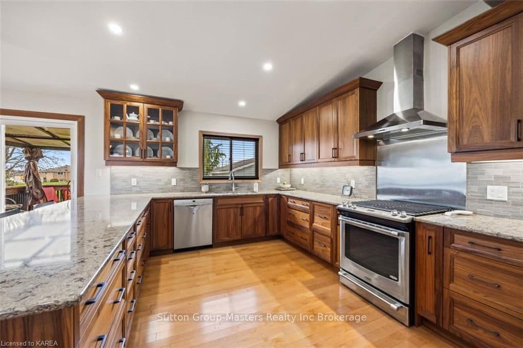 2353 MCIVOR Road photo 14