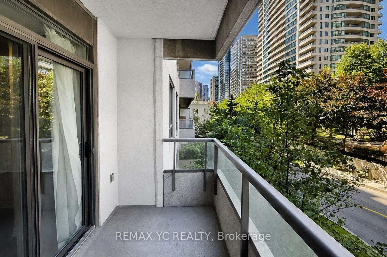 35 Hollywood Avenue Unit 216 photo 13