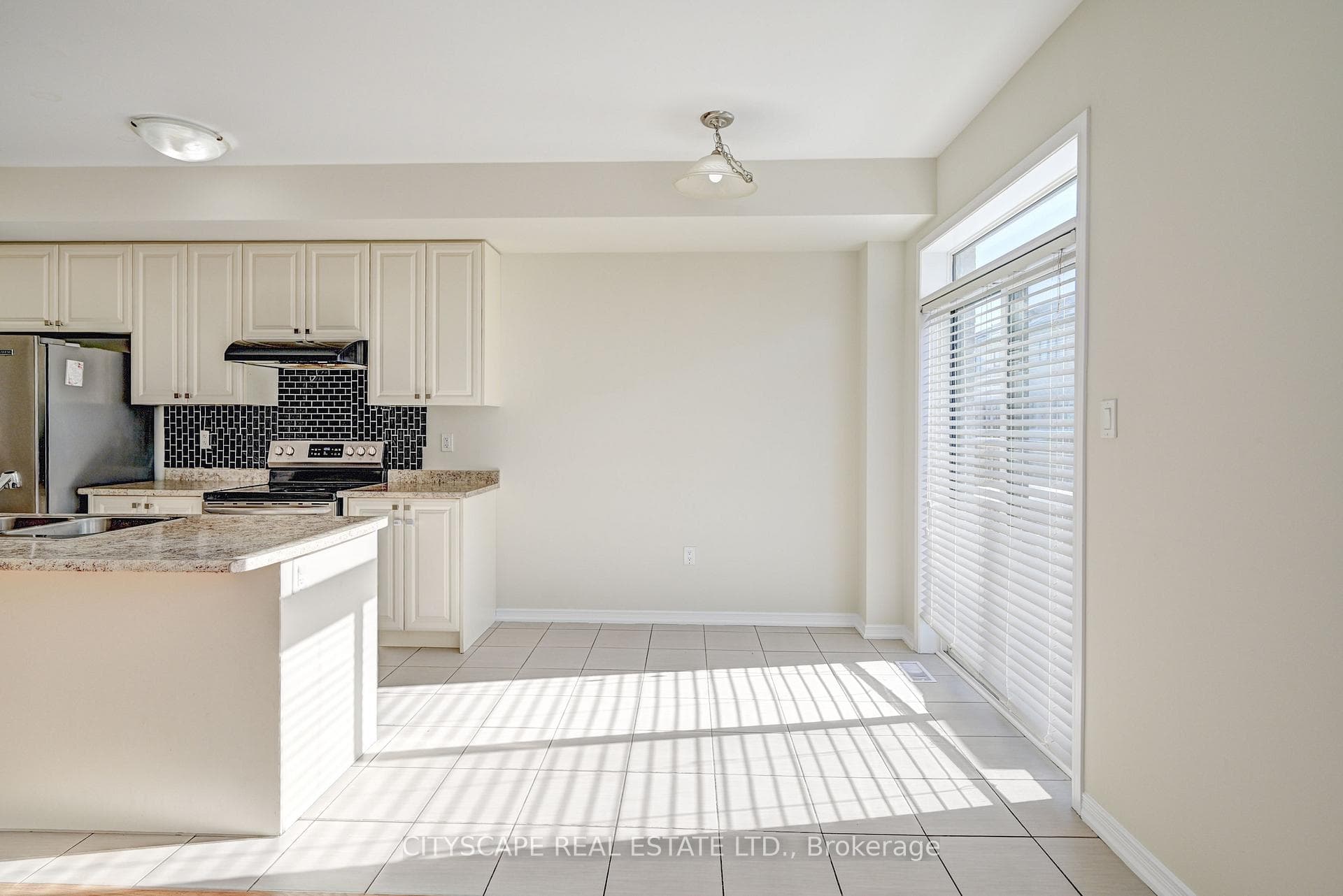 15 Amos Avenue photo 8