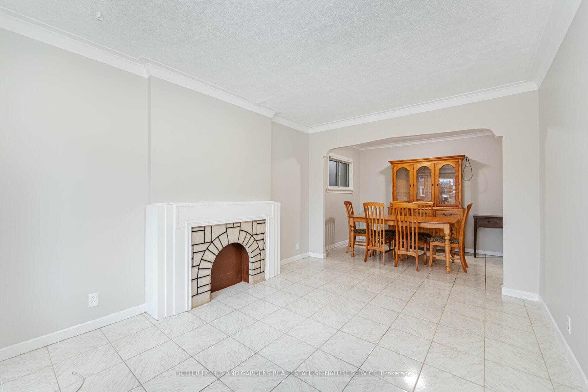 198 Gloucester Grove photo 7
