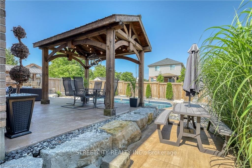 2 Mulberry Lane photo 35