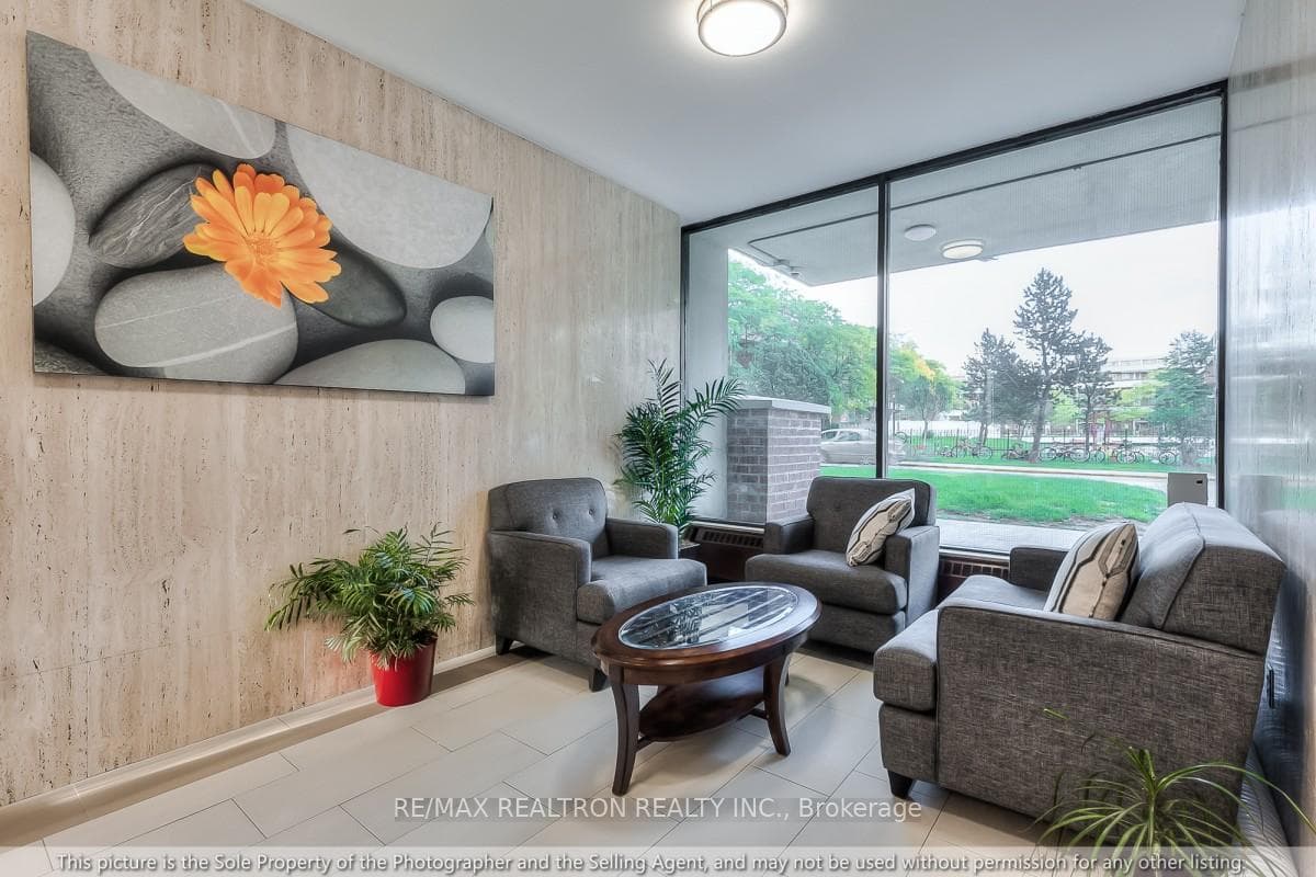 100 Leeward Glenway Unit 1401 photo 3