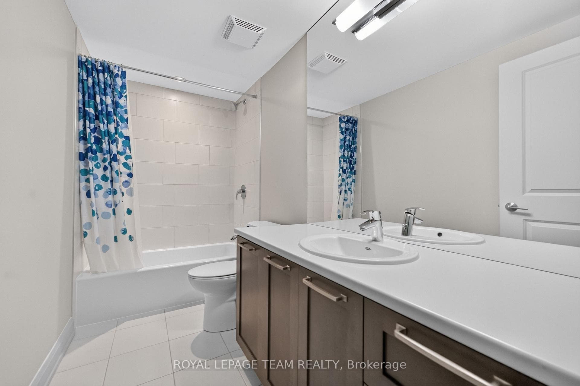 252 Sunnyridge Crescent photo 35