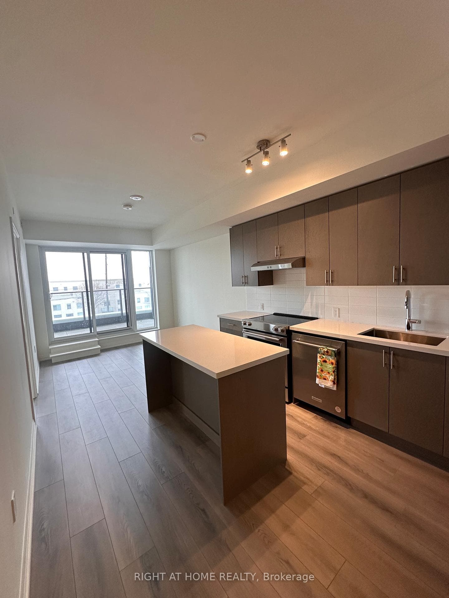8960 Jane Street Unit 209 photo 3