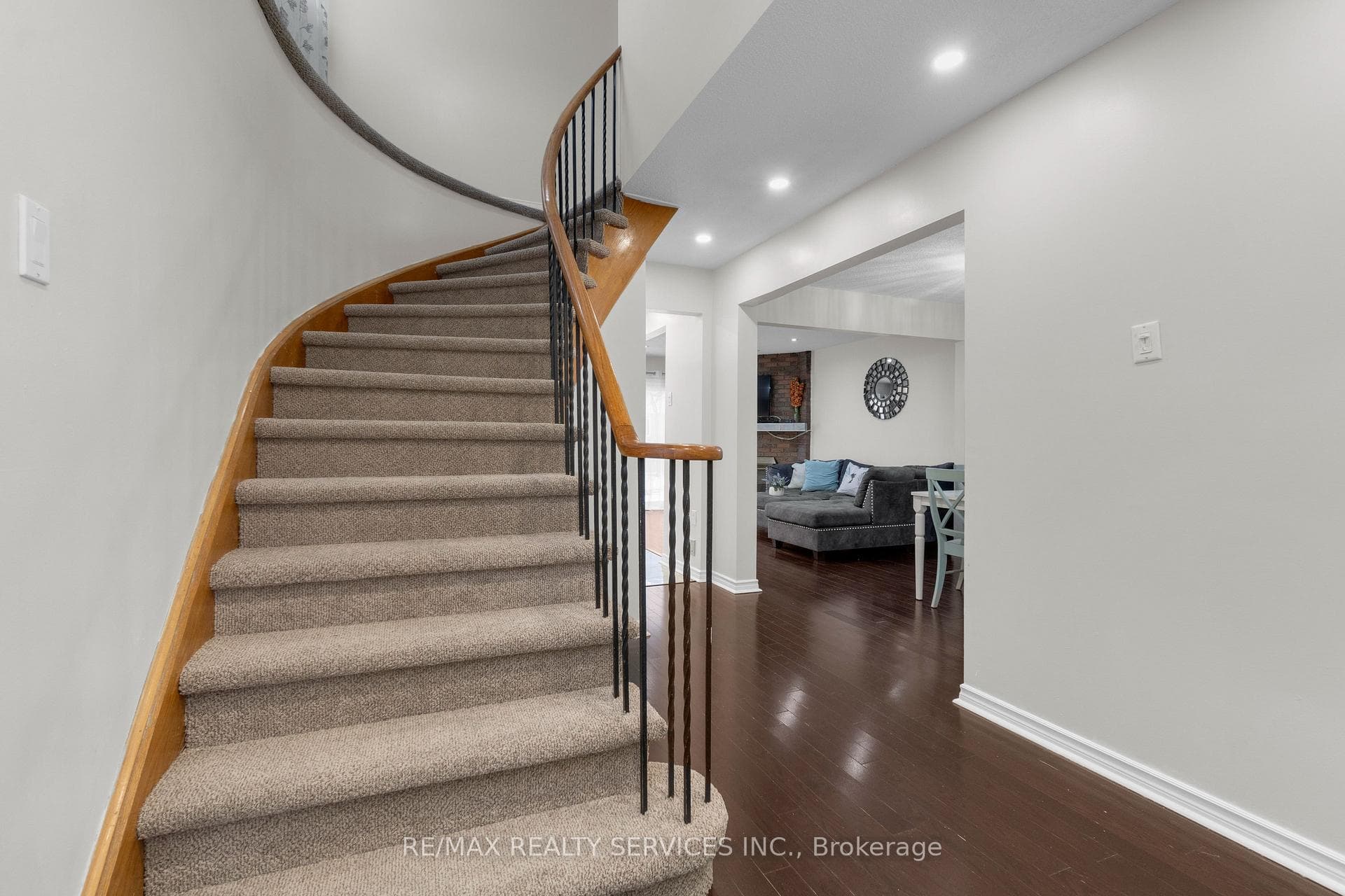 95 Martindale Crescent photo 17