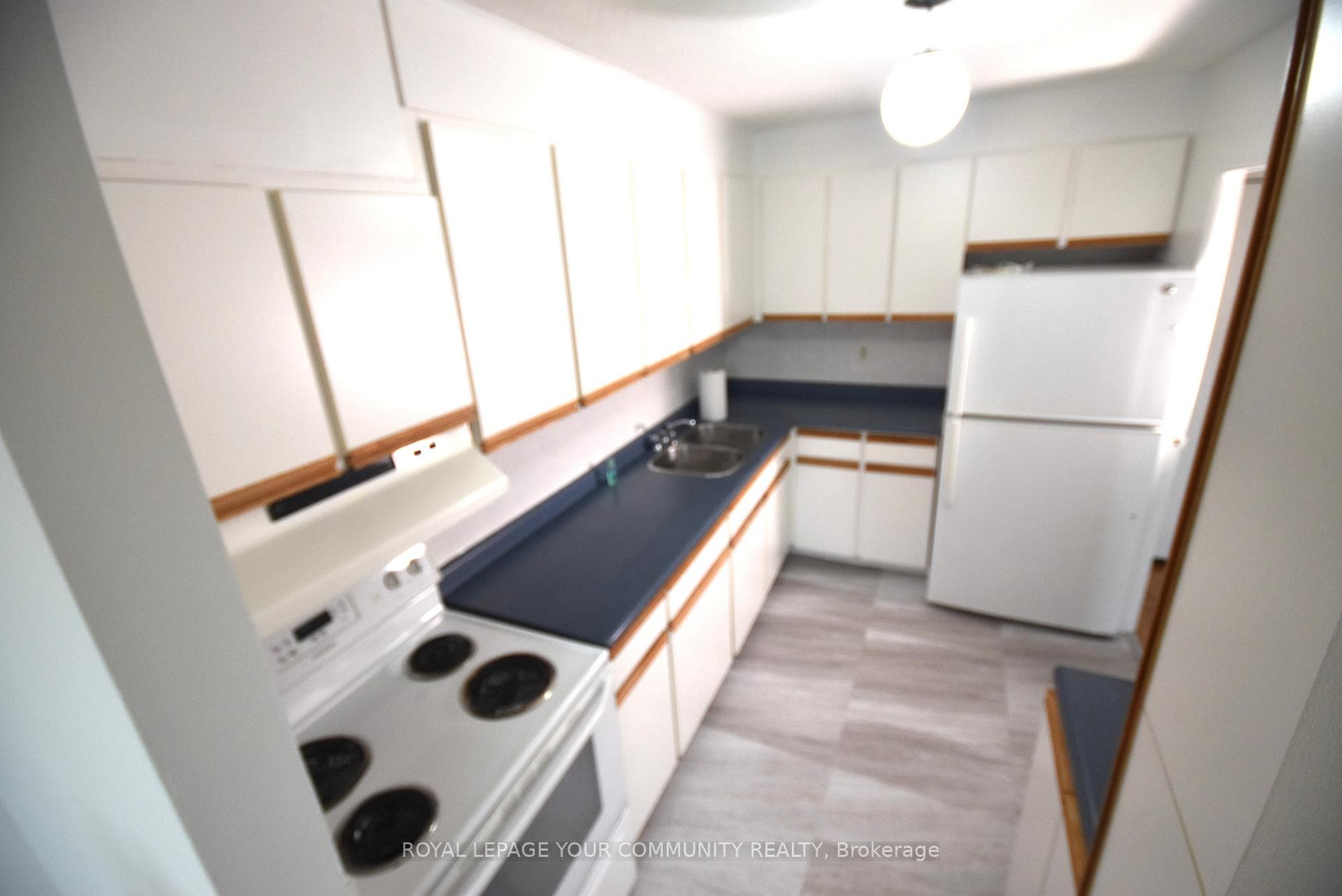 541 Blackthorn Avenue Unit 604 photo 14