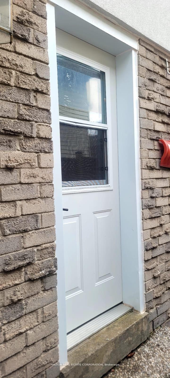 2452 CAVENDISH Drive Unit A photo 5