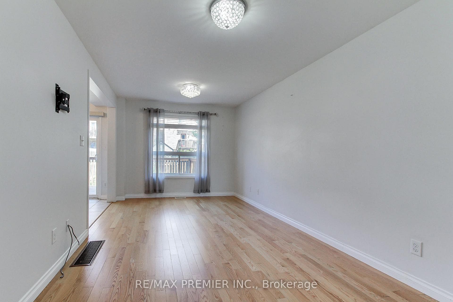 1505 Rankin Way photo 2