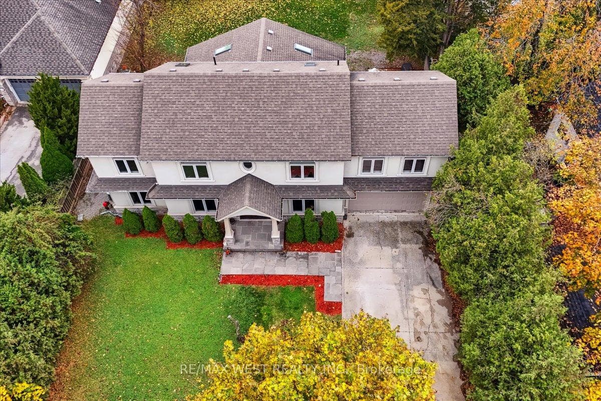 2135 Lakeshore Road photo 2