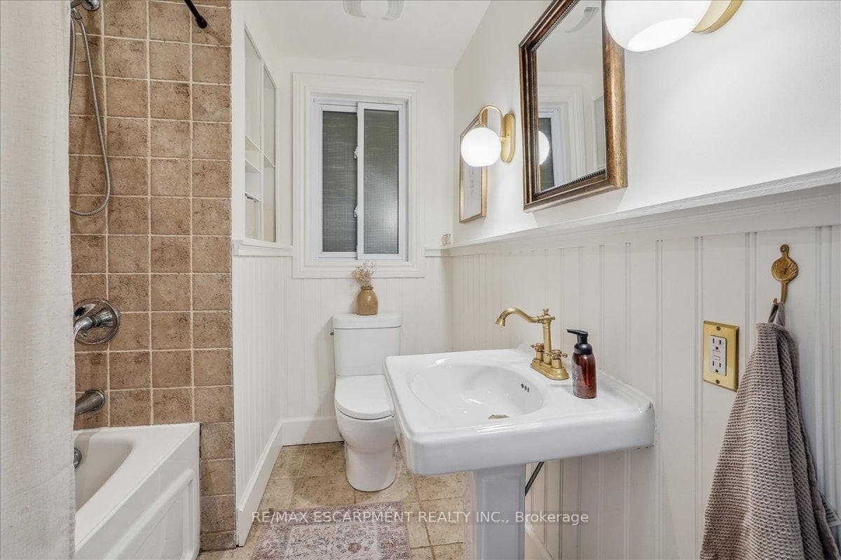 9221 Airport Road photo 15