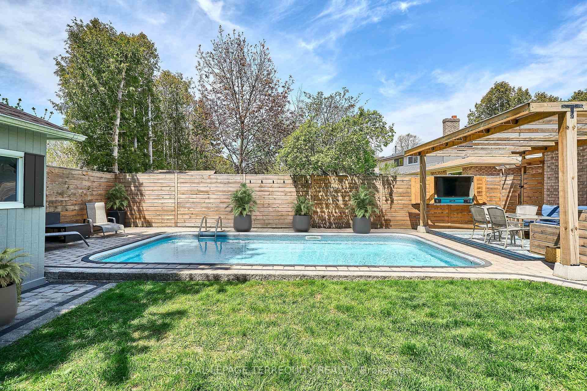 798 Greenbriar Drive photo 33
