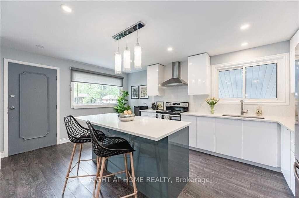 118 Briarwood Crescent photo 4