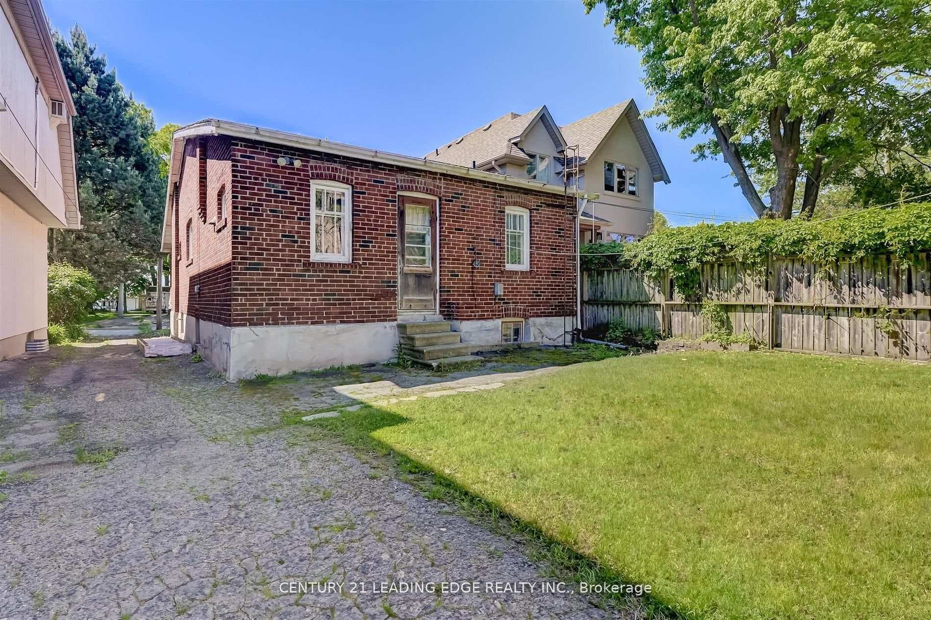 32 Crescentwood Road photo 16