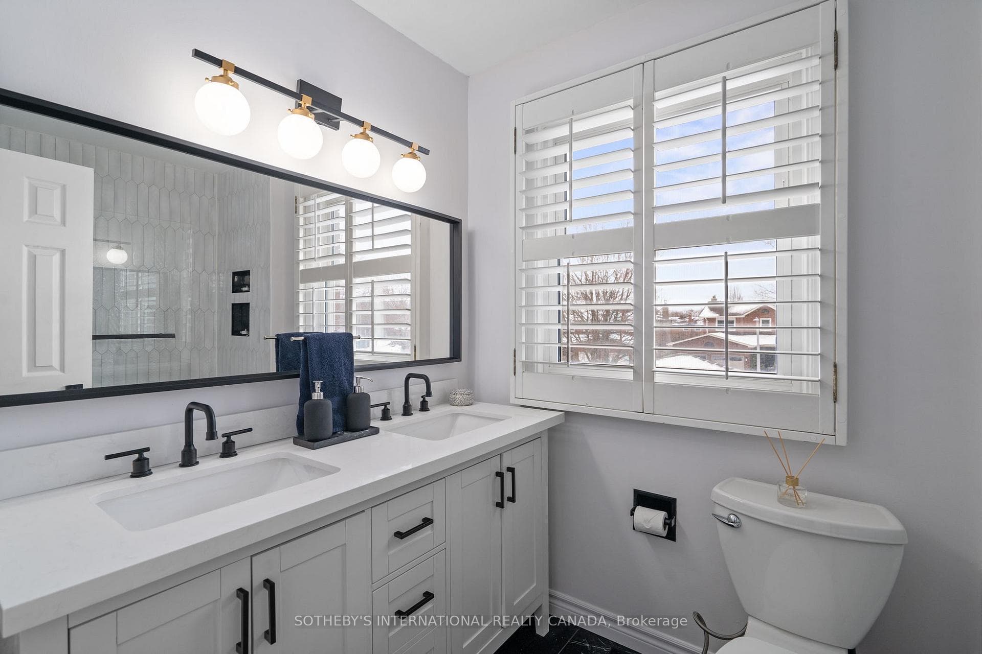 1489 Jasmine Crescent photo 29