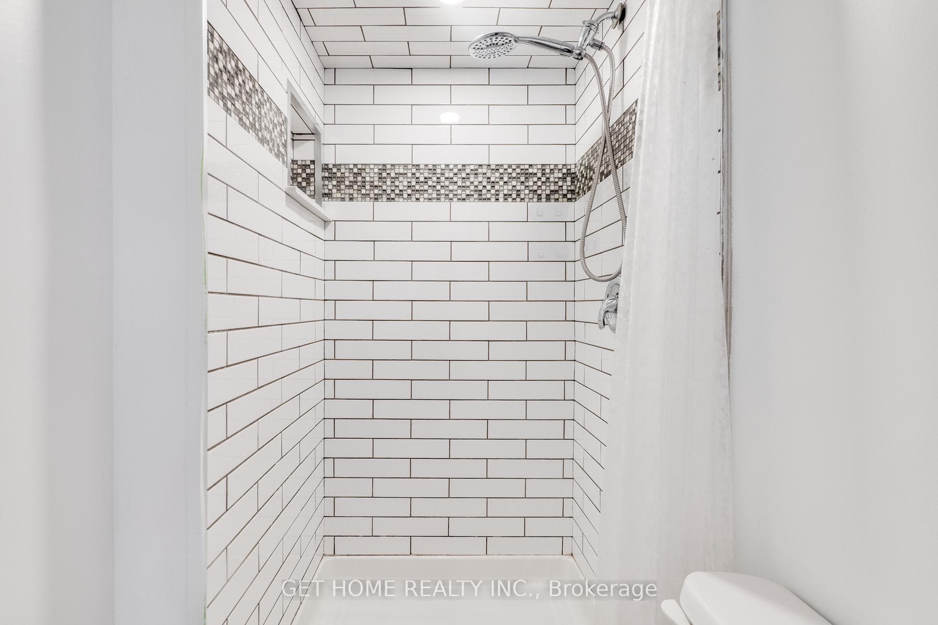 1119 Ashgrove Crescent photo 41
