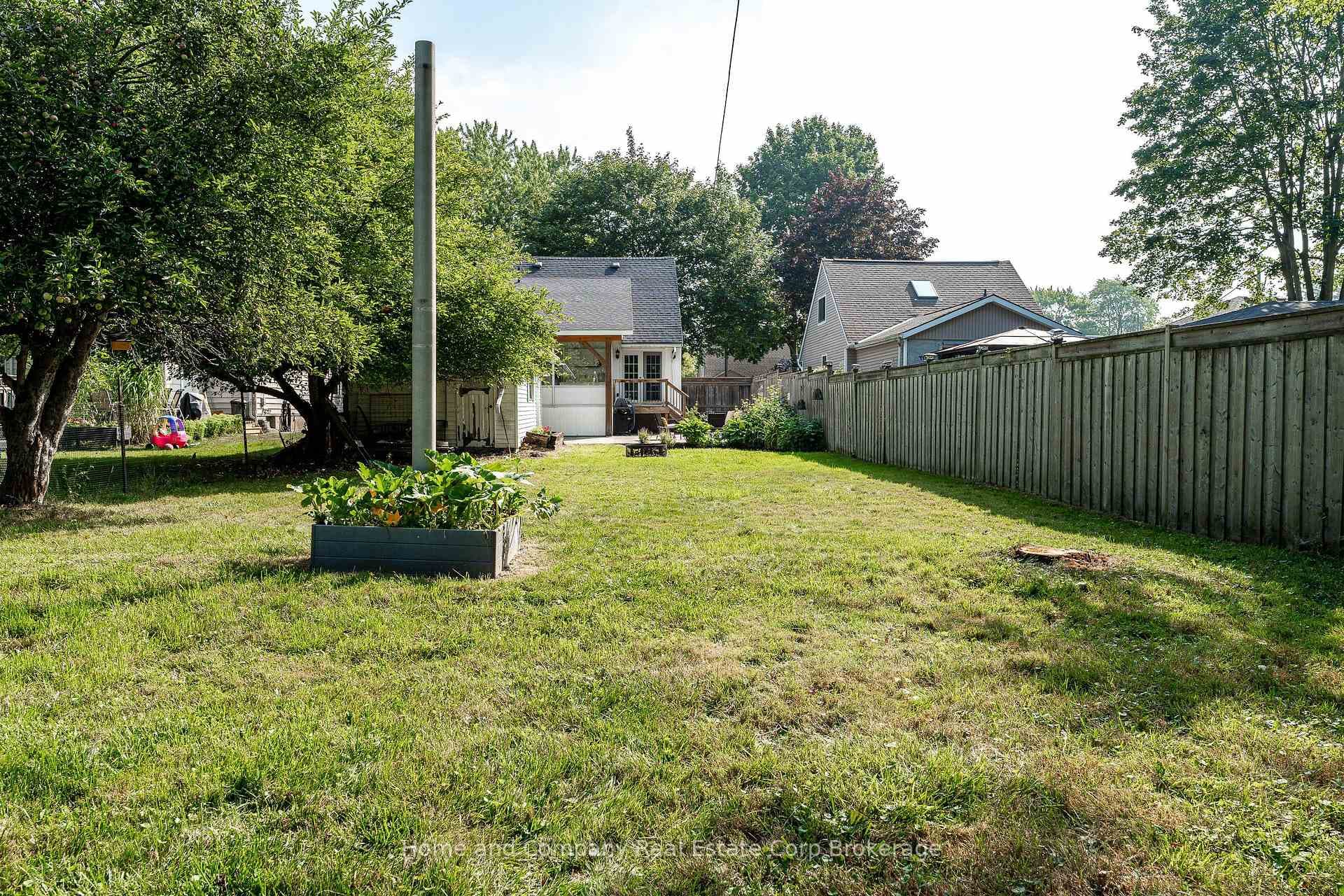 152 Mcnab Street photo 28