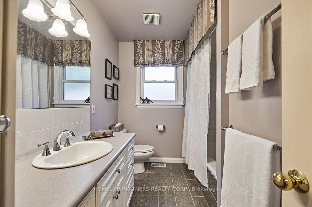 54 Geraldton Crescent photo 18