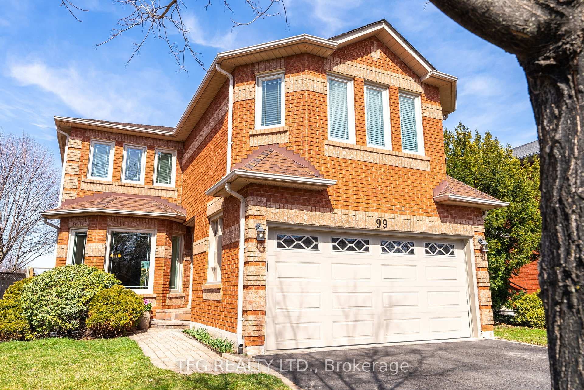 99 Fernlea Crescent photo 2