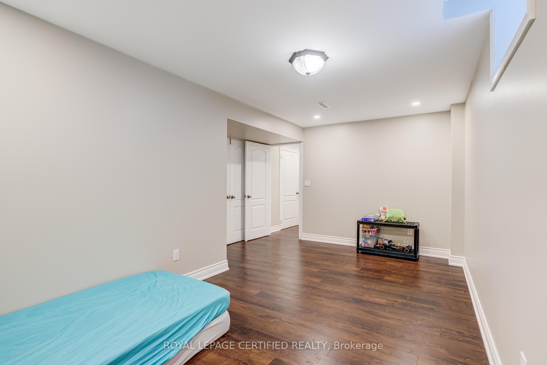 3192 Sorrento Crescent photo 47