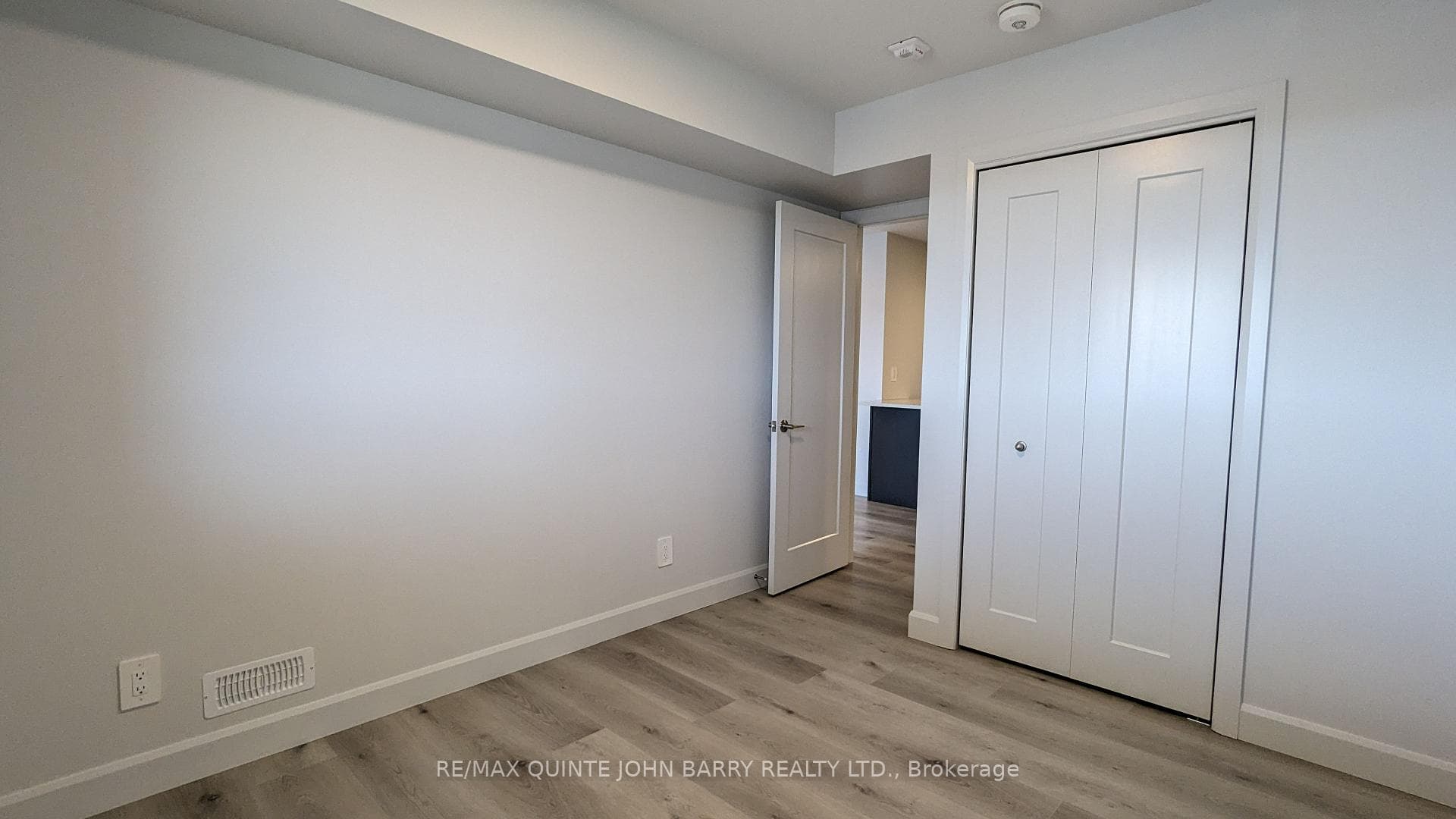 306-30 Hillside Meadow Drive photo 11