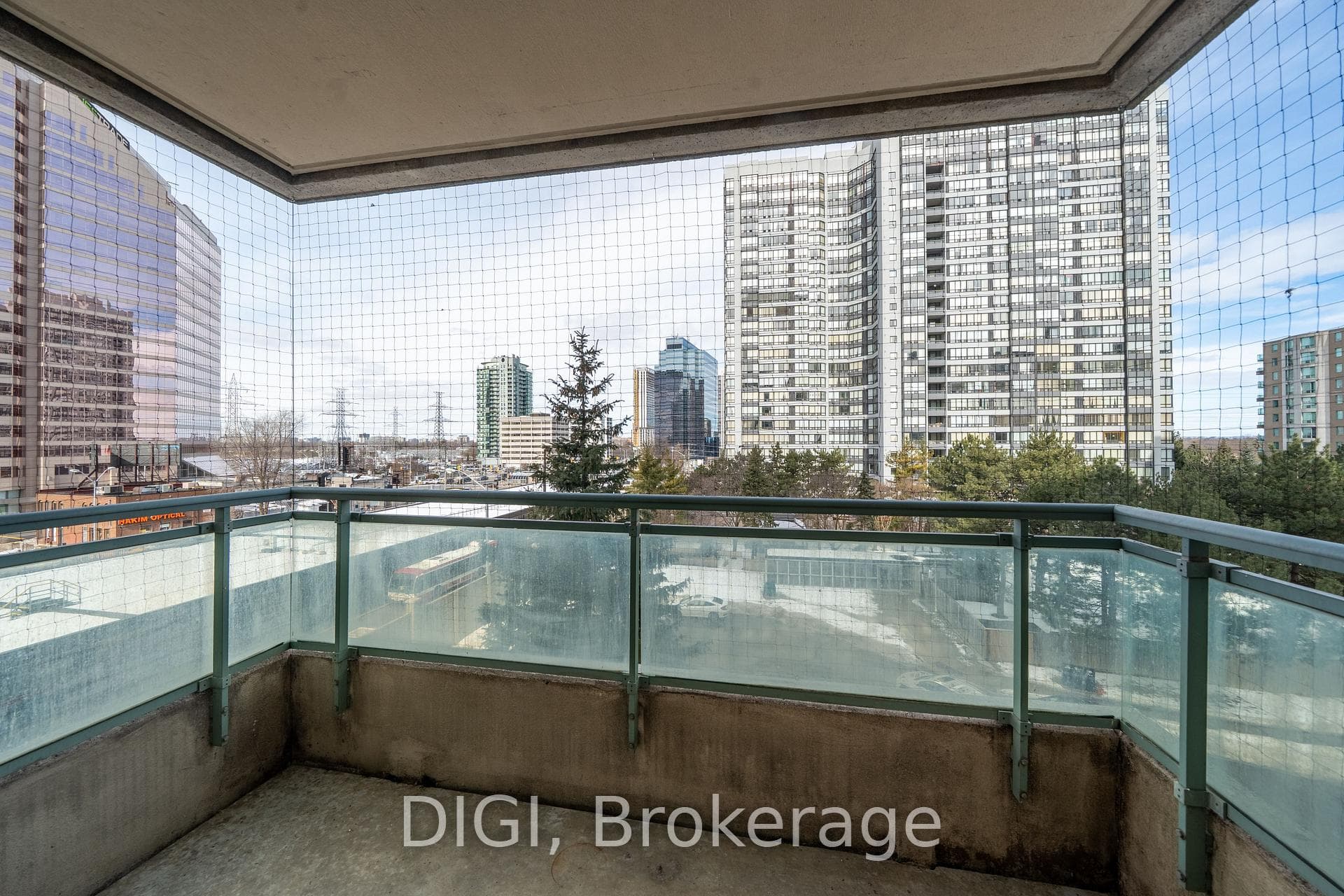 1 Pemberton Avenue Unit 502 photo 27