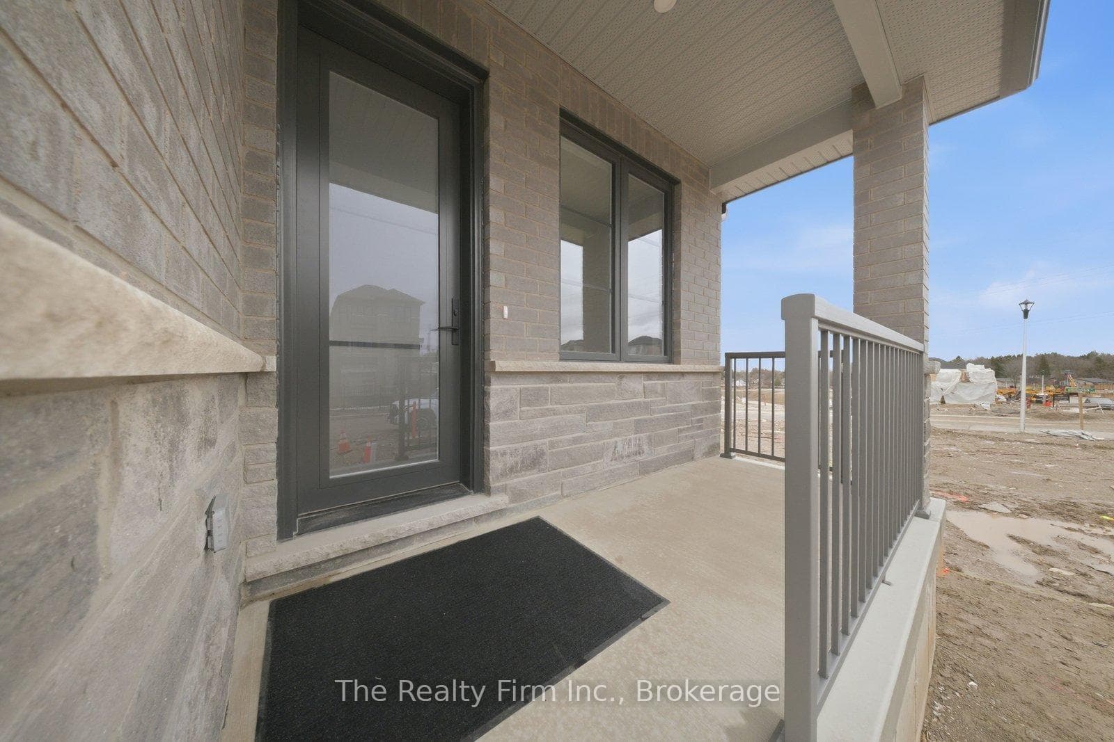 483 Gillespie Street photo 2